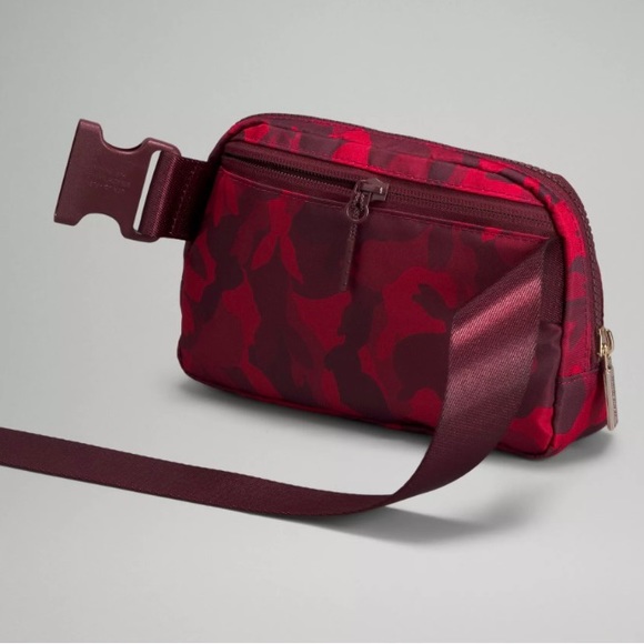Lululemon Everywhere Belt Bag Lunar Year Red Rabbits 1L - Picture 2 of 12
